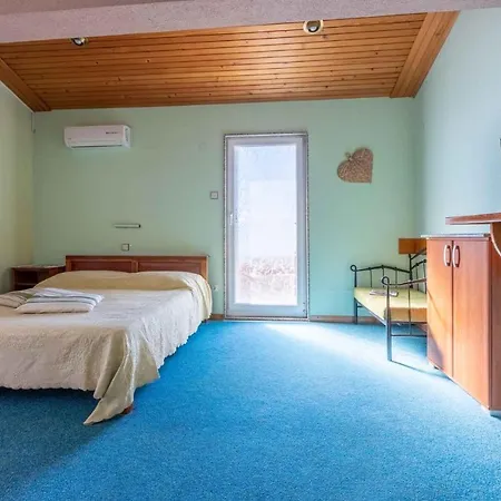 In 42252 Crikvenica